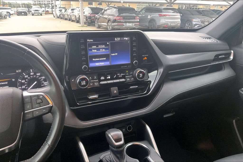 Used 2021 Toyota Highlander XSE FWD image 8