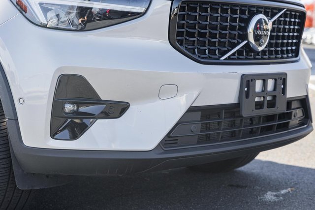 Certified 2025 Volvo XC40 B5 Plus image 12