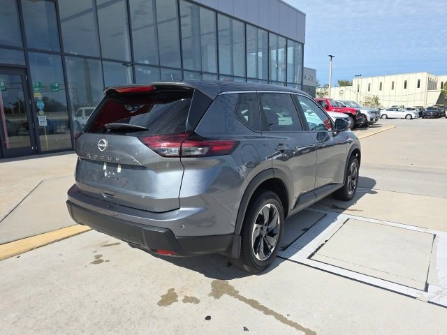 Used 2025 Nissan Rogue SV image 4