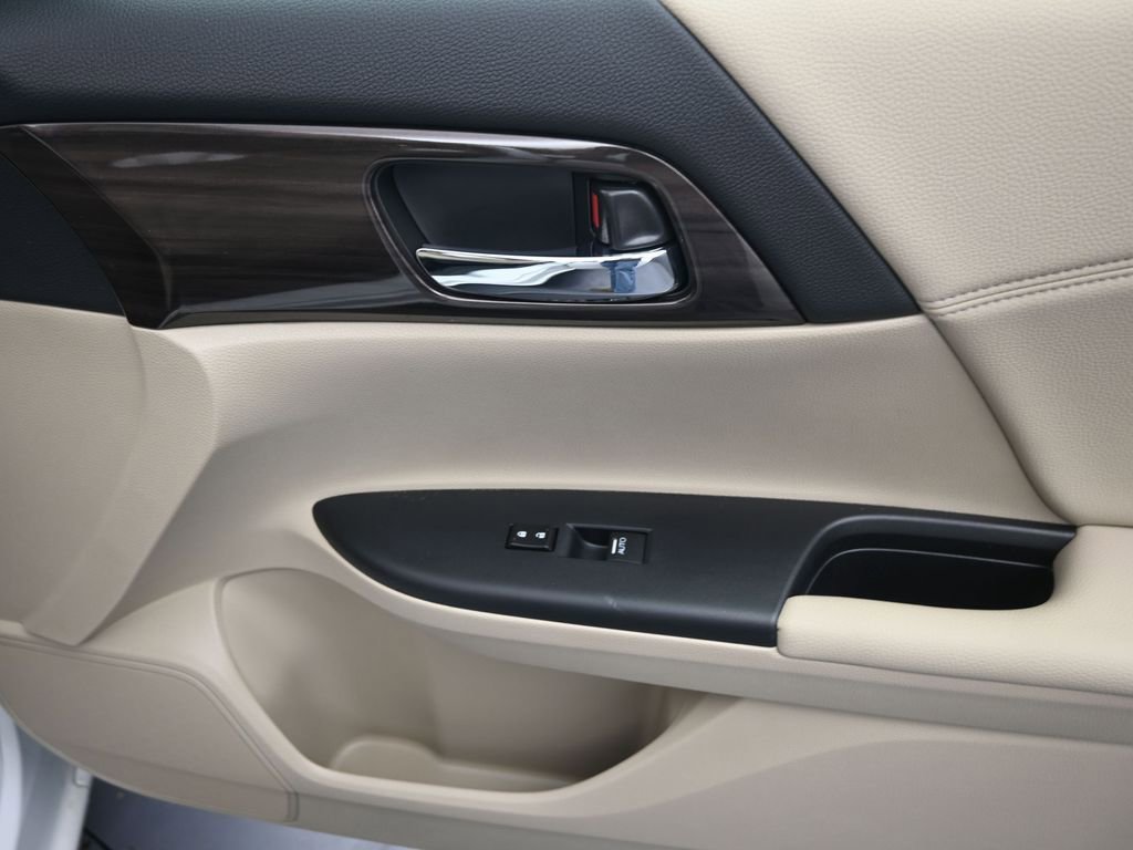 Used 2017 Honda Accord EX-L image 20