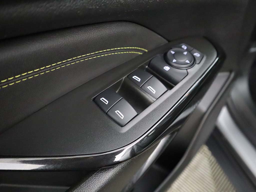 Used 2024 Chevrolet Trax LT w/ LT Convenience Package FWD image 35
