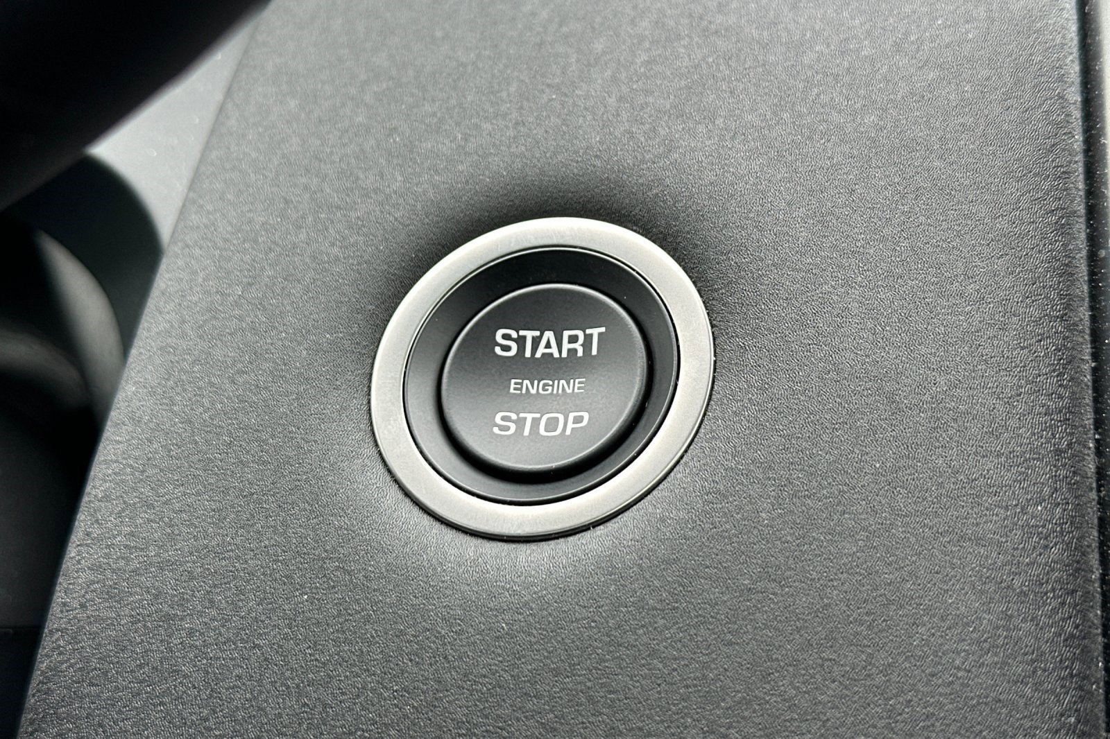 Used 2025 Land Rover Discovery Sport S image 34