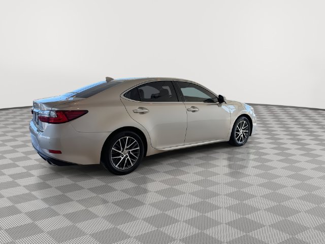 Used 2016 Lexus ES 350 w/ Luxury Package w/Wood Trim FWD image 11
