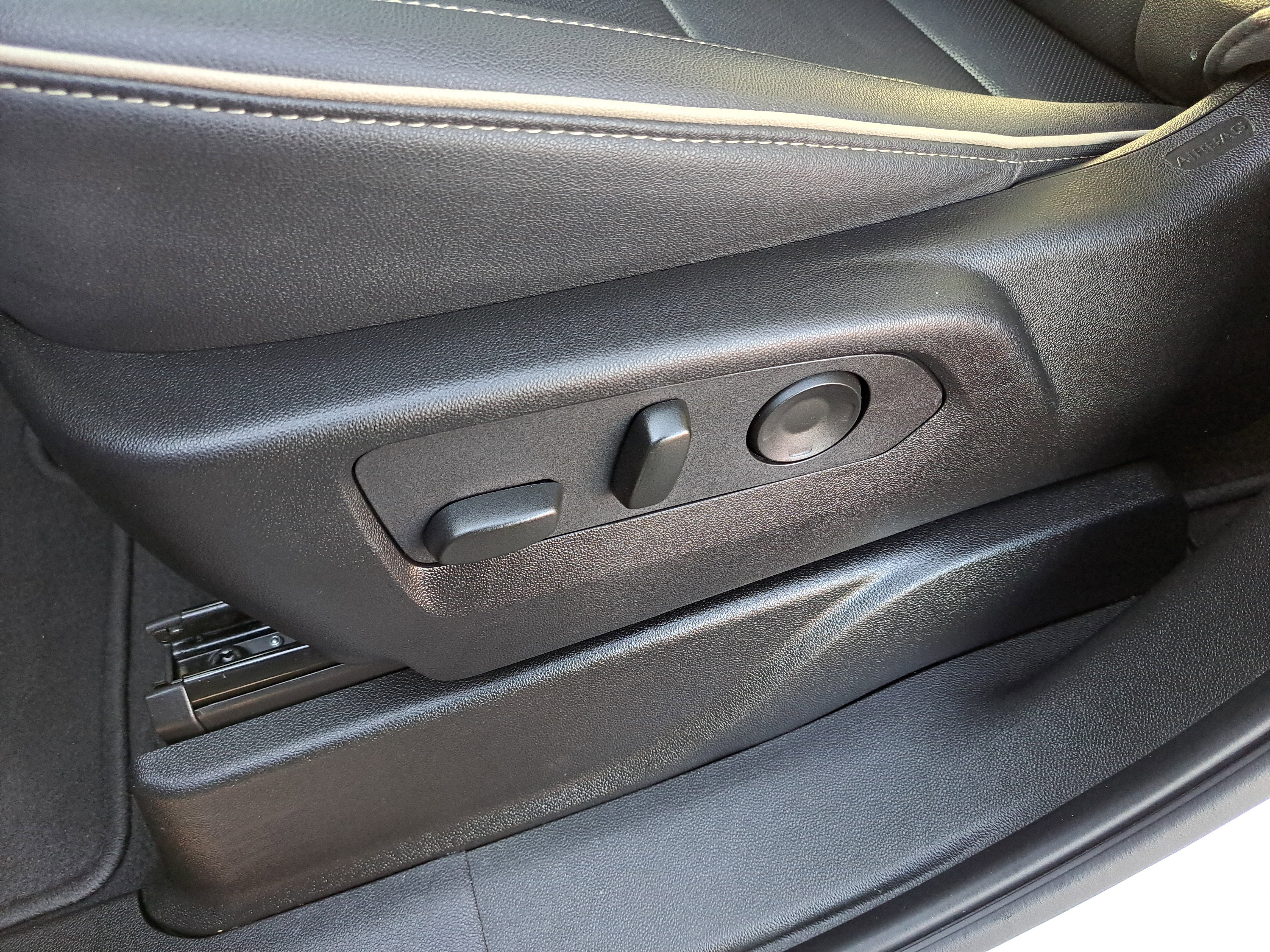 Used 2023 GMC Yukon SLT w/ SLT Premium Package image 13