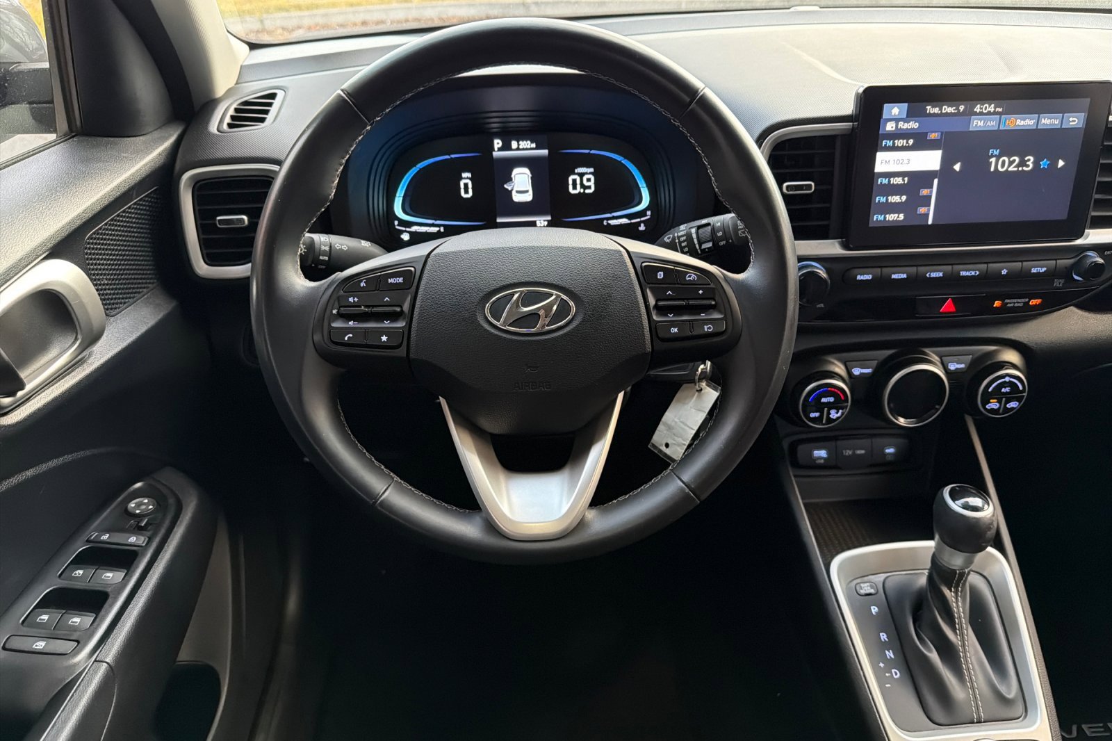 Certified 2023 Hyundai Venue SEL image 18