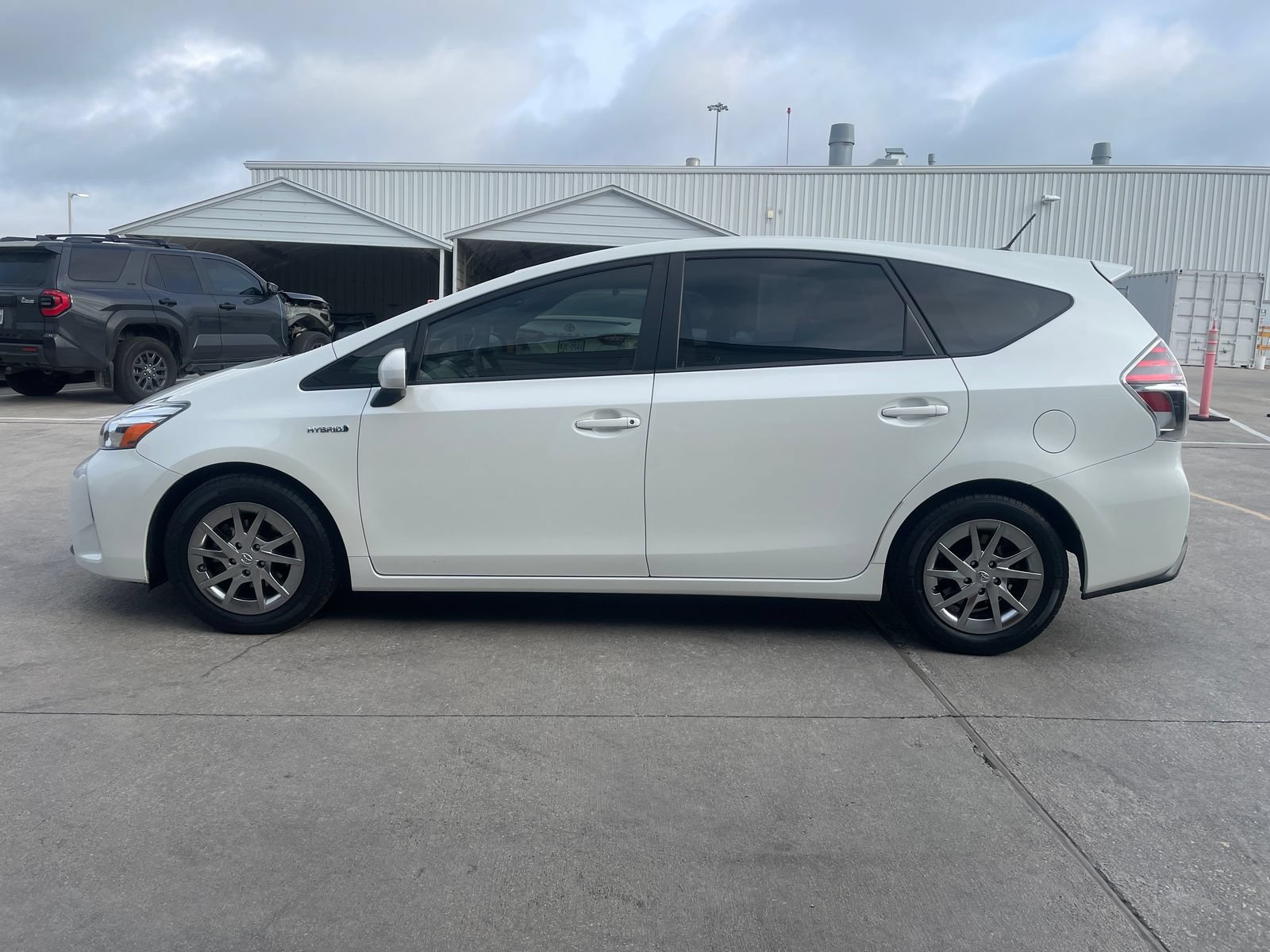 Used 2017 Toyota Prius V Four FWD image 2