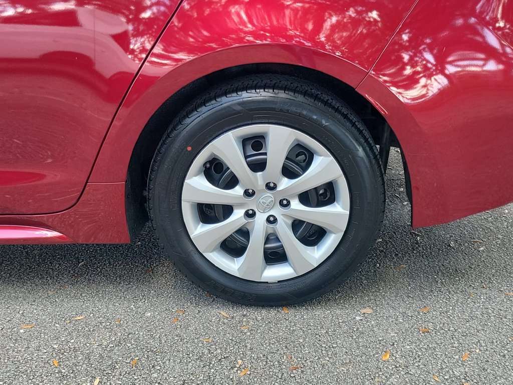 Used 2024 Toyota Corolla LE FWD image 5