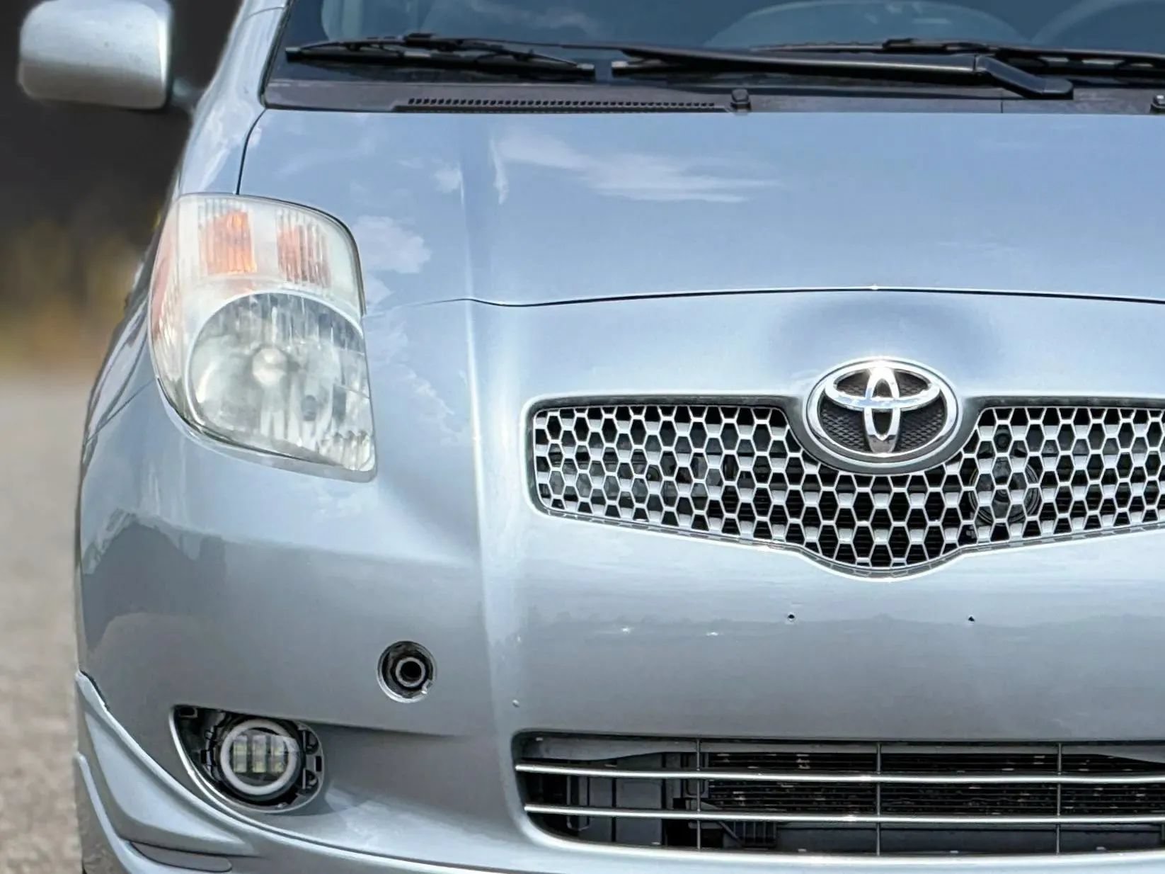Used 2009 Toyota Yaris 2-Door Hatchback FWD image 11