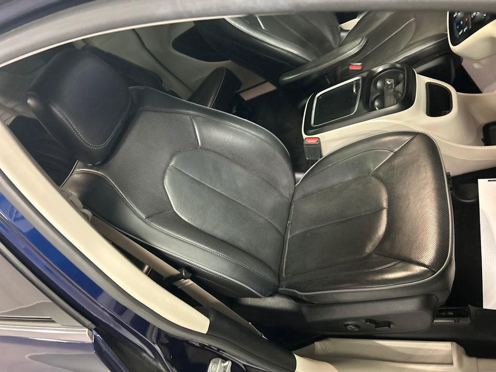 Used 2019 Chrysler Pacifica Limited FWD image 27