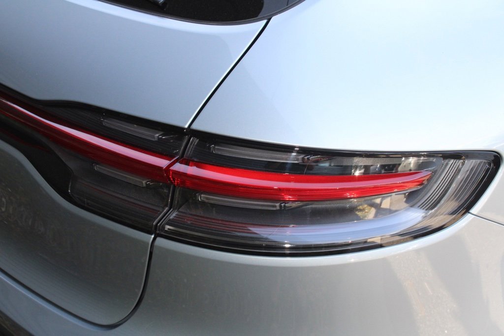 Used 2025 Porsche Macan image 12