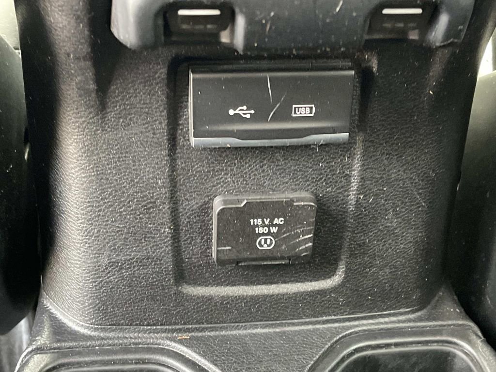 Used 2019 Jeep Wrangler Unlimited Sahara image 16