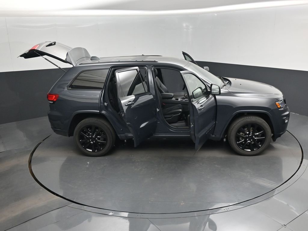 Used 2018 Jeep Grand Cherokee Altitude AWD/4WD image 18
