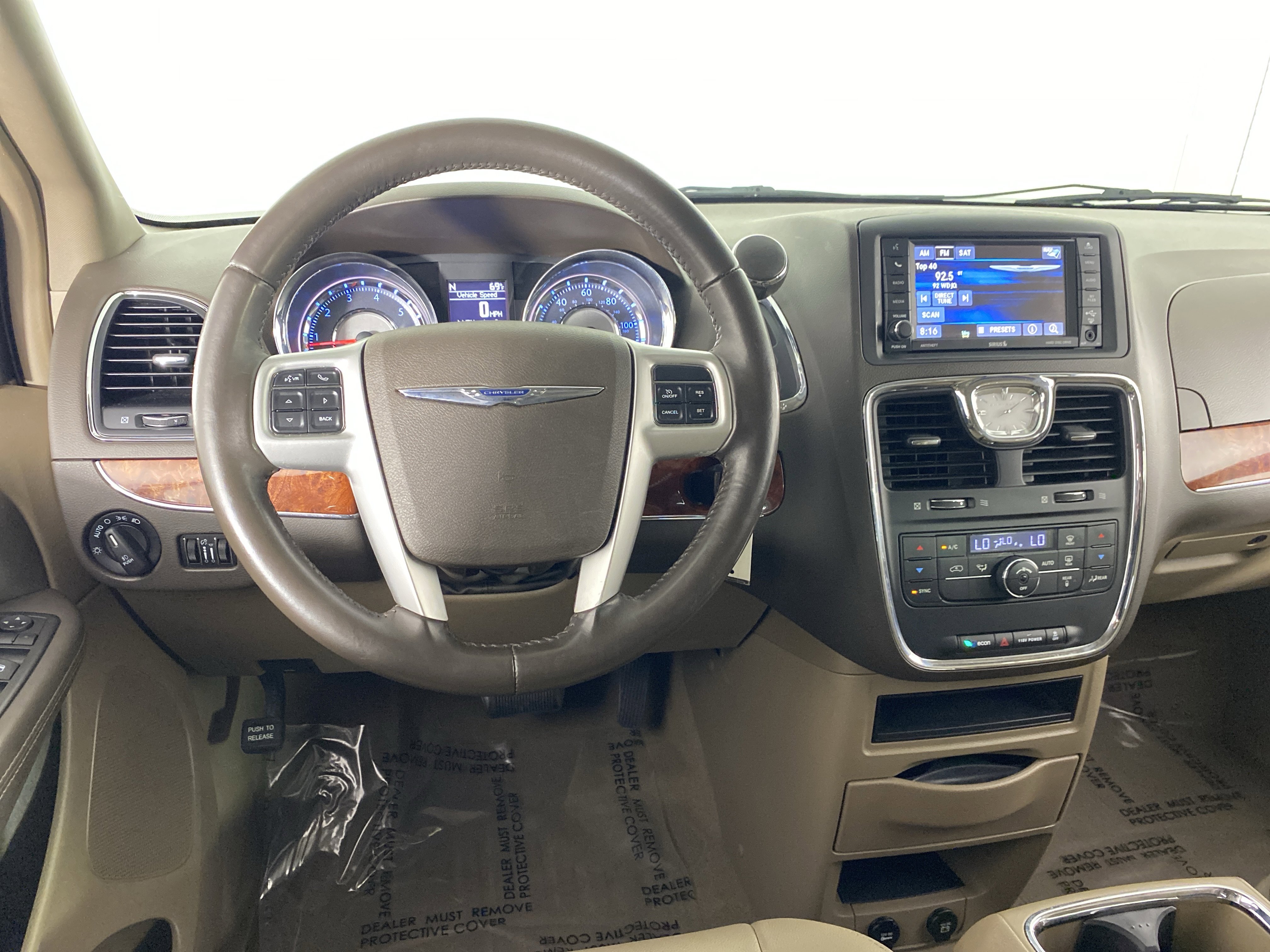 Used 2014 Chrysler Town & Country Touring FWD image 43