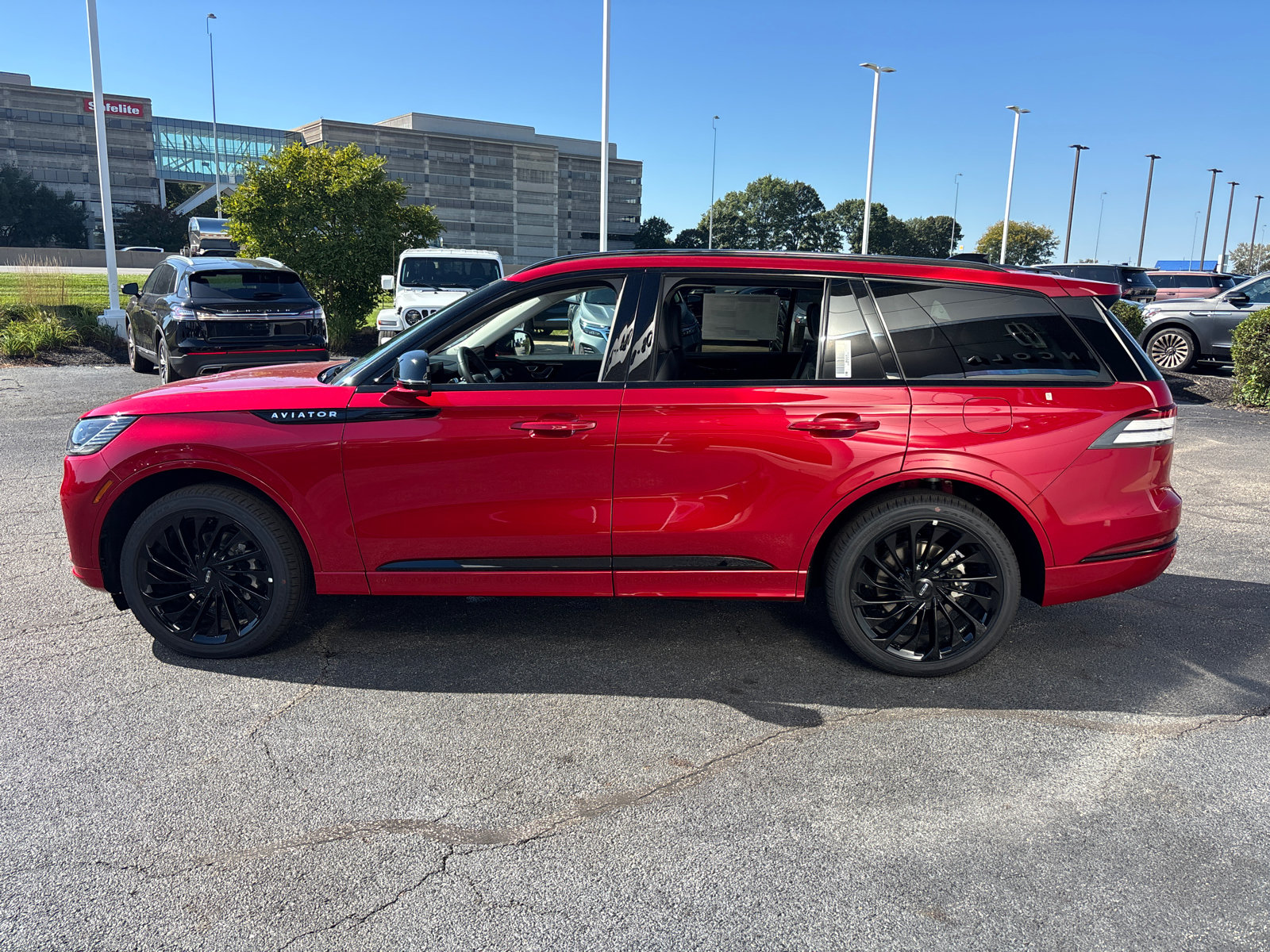 New 2026 Lincoln Aviator Reserve w/ Jet Appearance Package AWD/4WD image 4