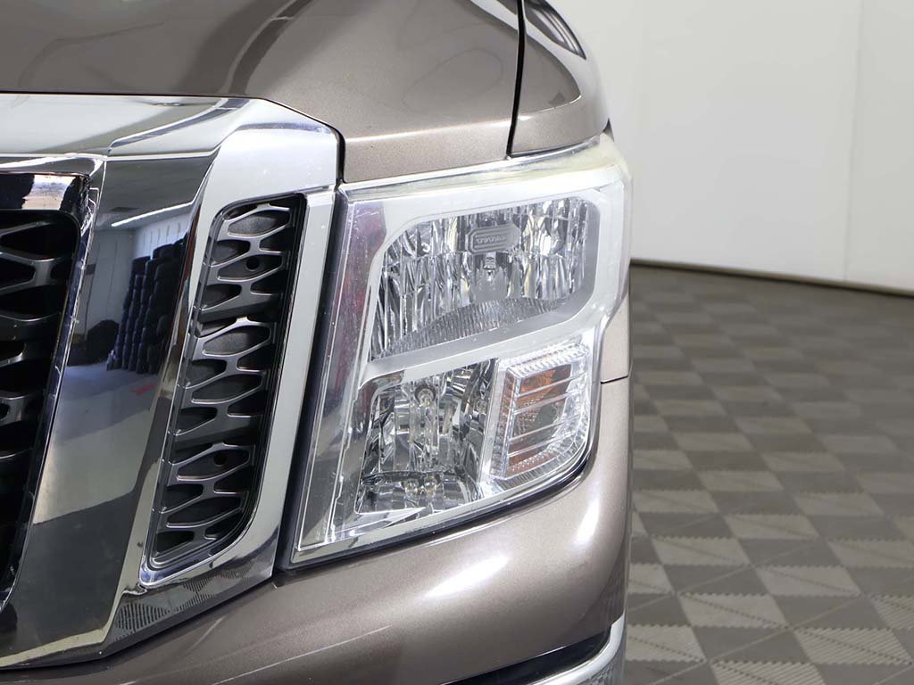 Used 2017 Nissan Titan SV image 11