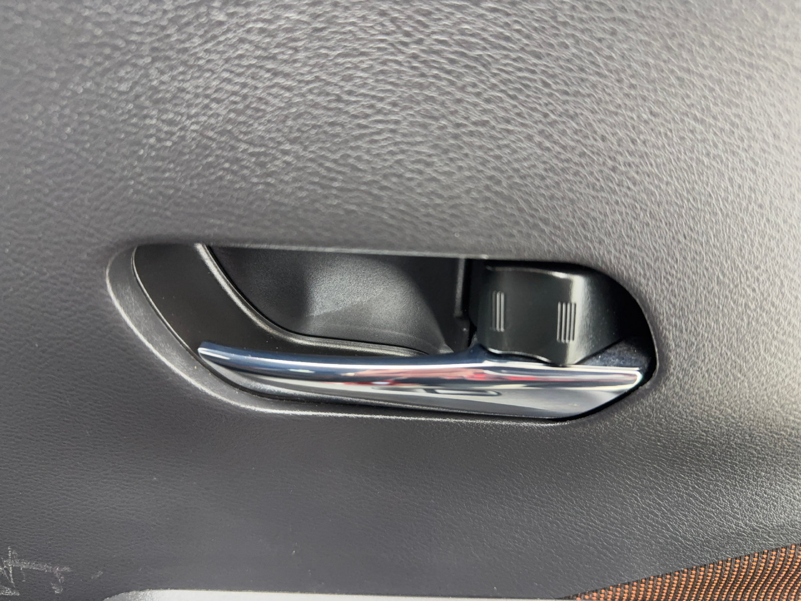 Used 2019 Nissan Kicks SR w/ Exterior Package FWD image 37