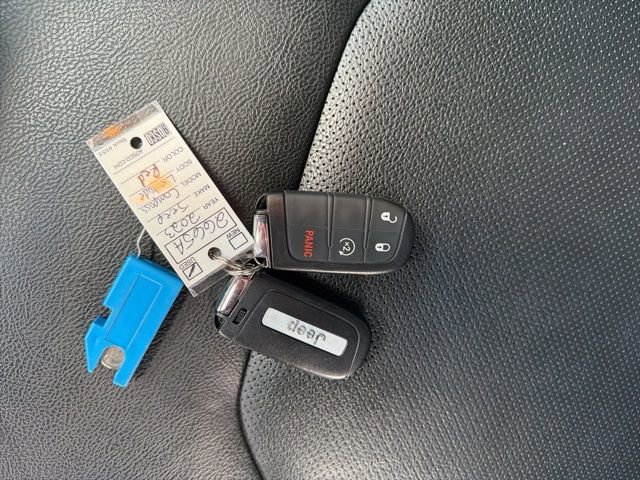 Used 2023 Jeep Compass Latitude AWD/4WD image 33