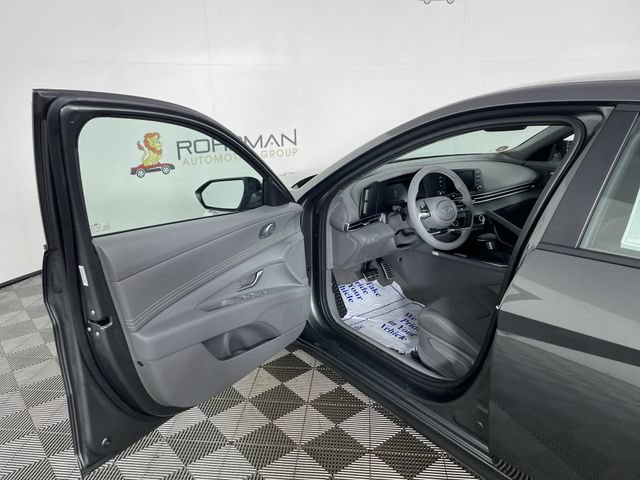 New 2026 Hyundai Elantra Sport FWD image 17