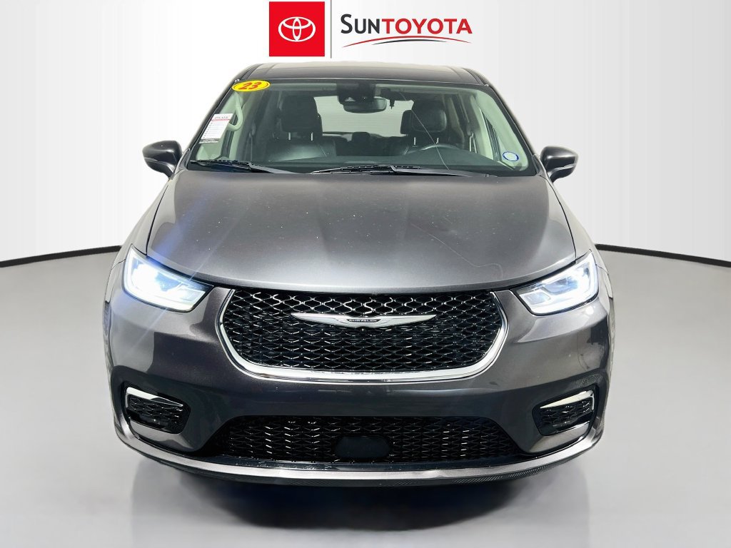 Used 2023 Chrysler Pacifica Touring-L FWD image 10