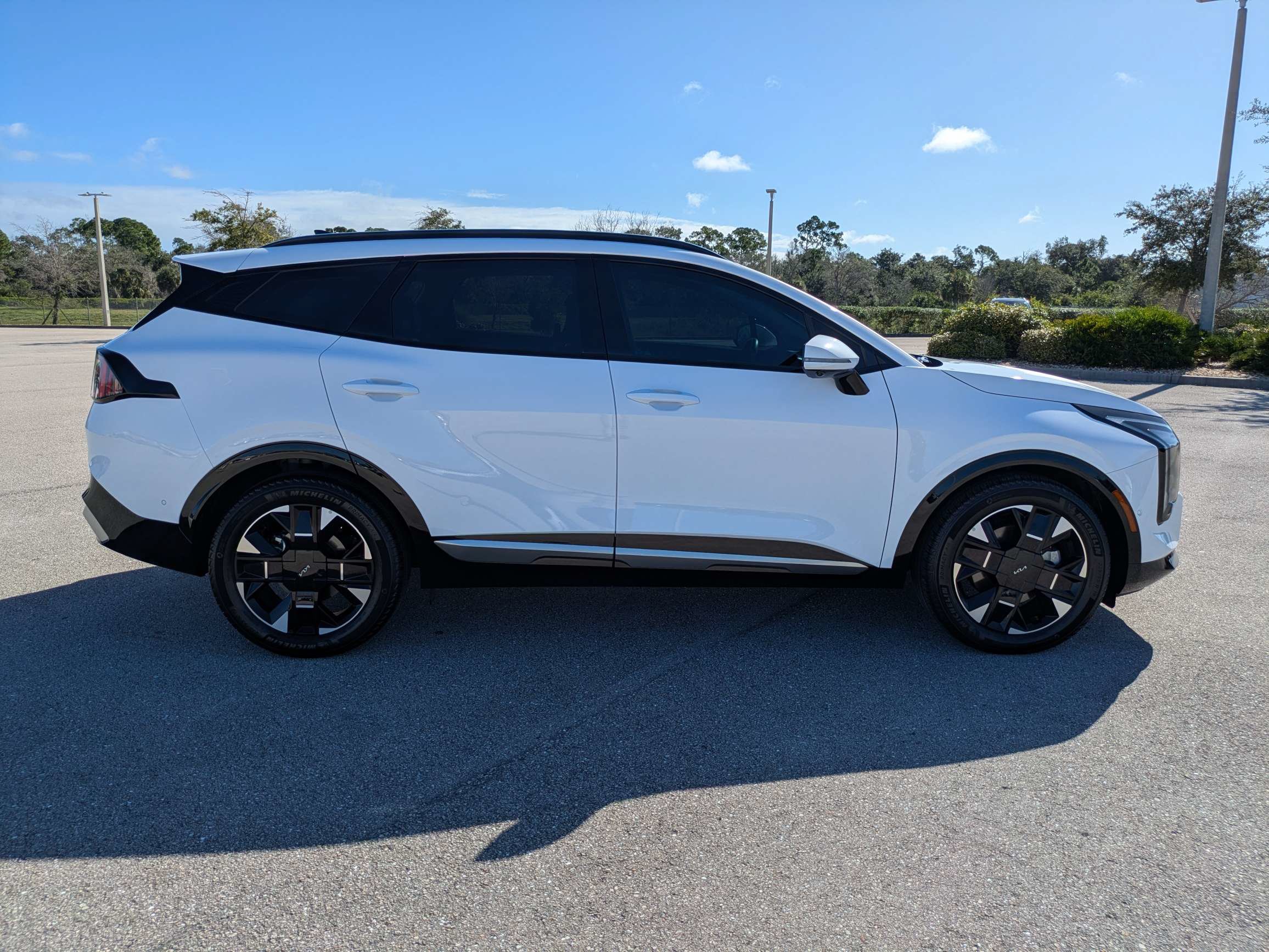 Certified 2026 Kia Sportage SX FWD image 3