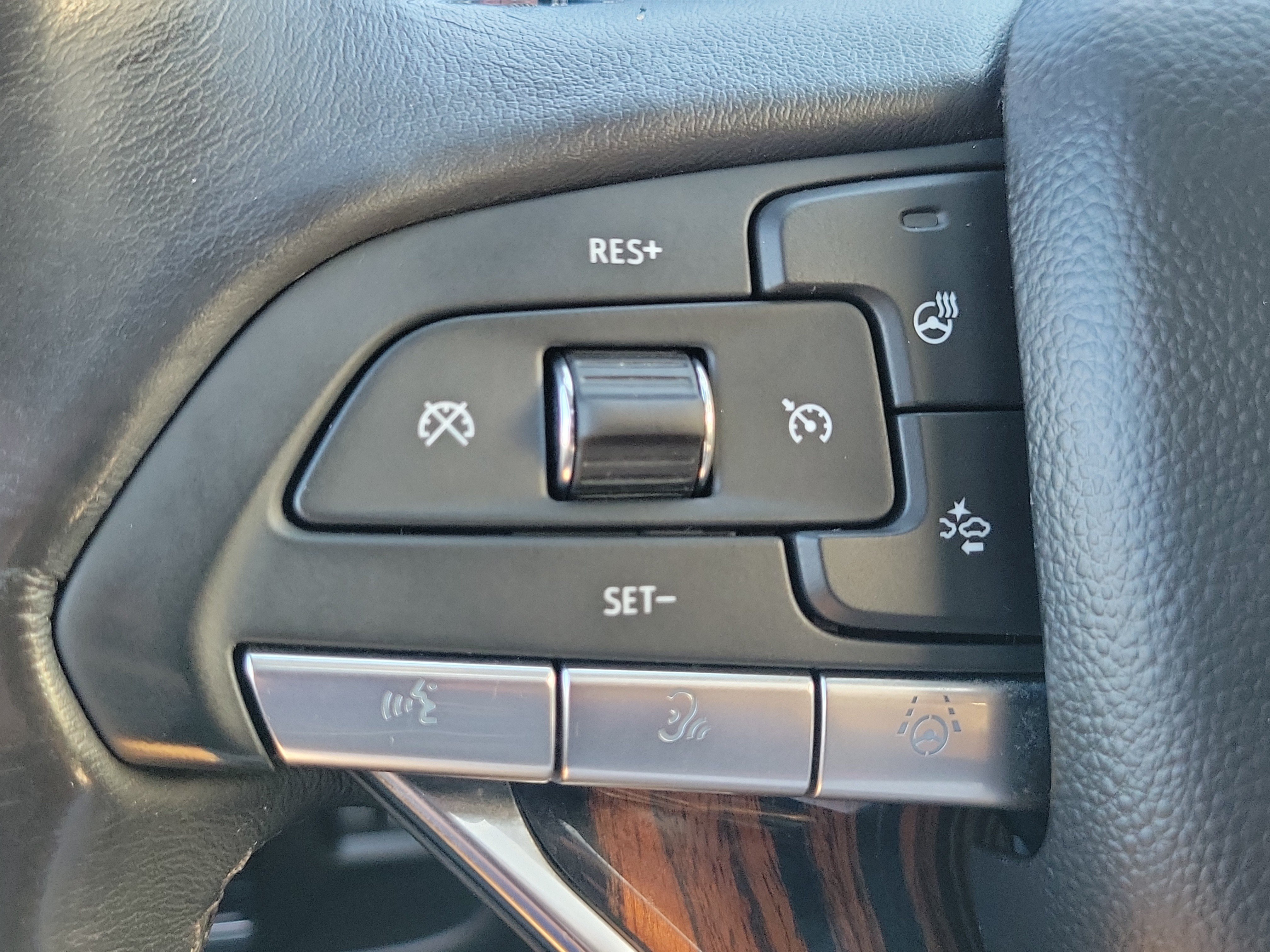 Used 2023 Cadillac Escalade ESV Premium Luxury w/ Performance Package AWD/4WD image 26