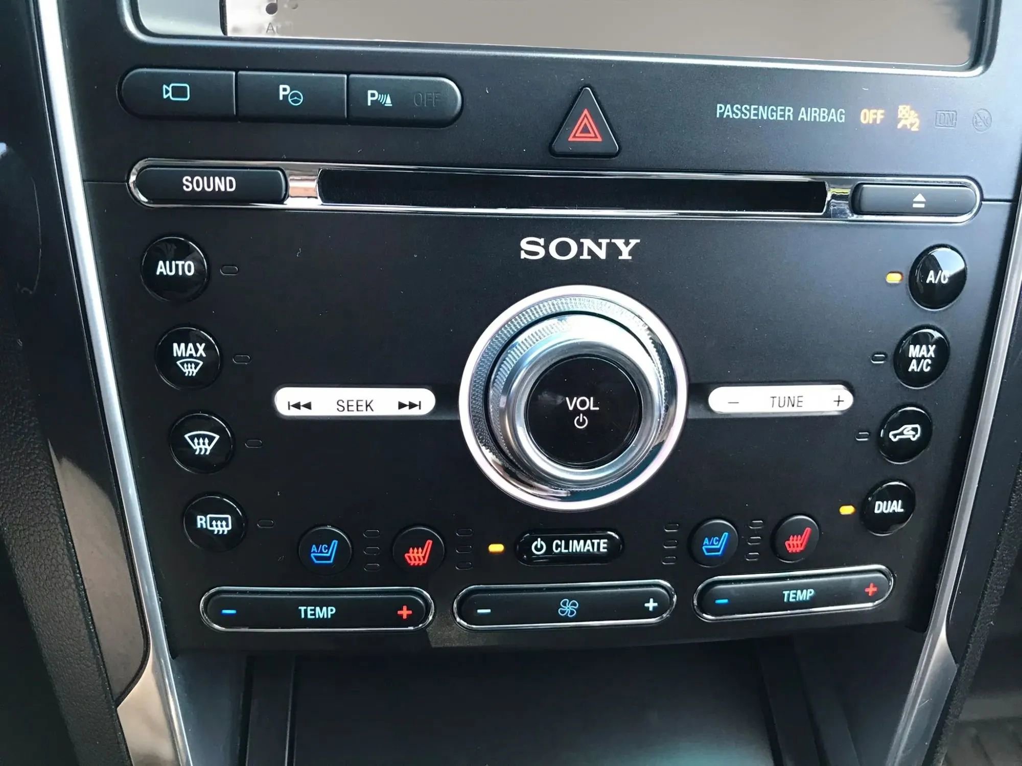 Used 2017 Ford Explorer Limited w/ Equipment Group 301A AWD/4WD image 28