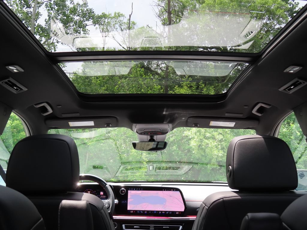 New 2026 Chevrolet Traverse RS w/ LPO, Floor Liner Package AWD/4WD image 7