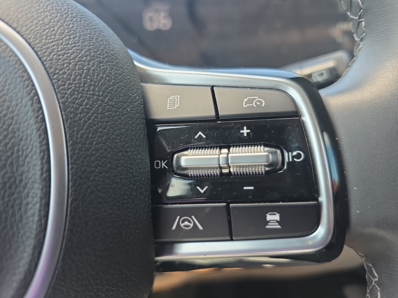 Certified 2024 Kia Sorento S FWD image 24
