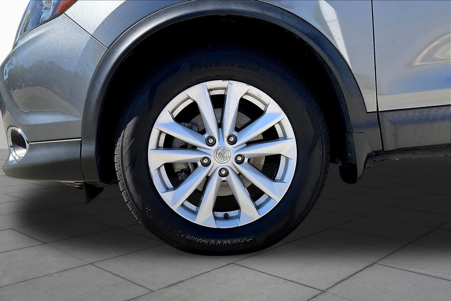 Used 2018 Nissan Rogue Sport SV w/ SV Technology Package FWD image 11