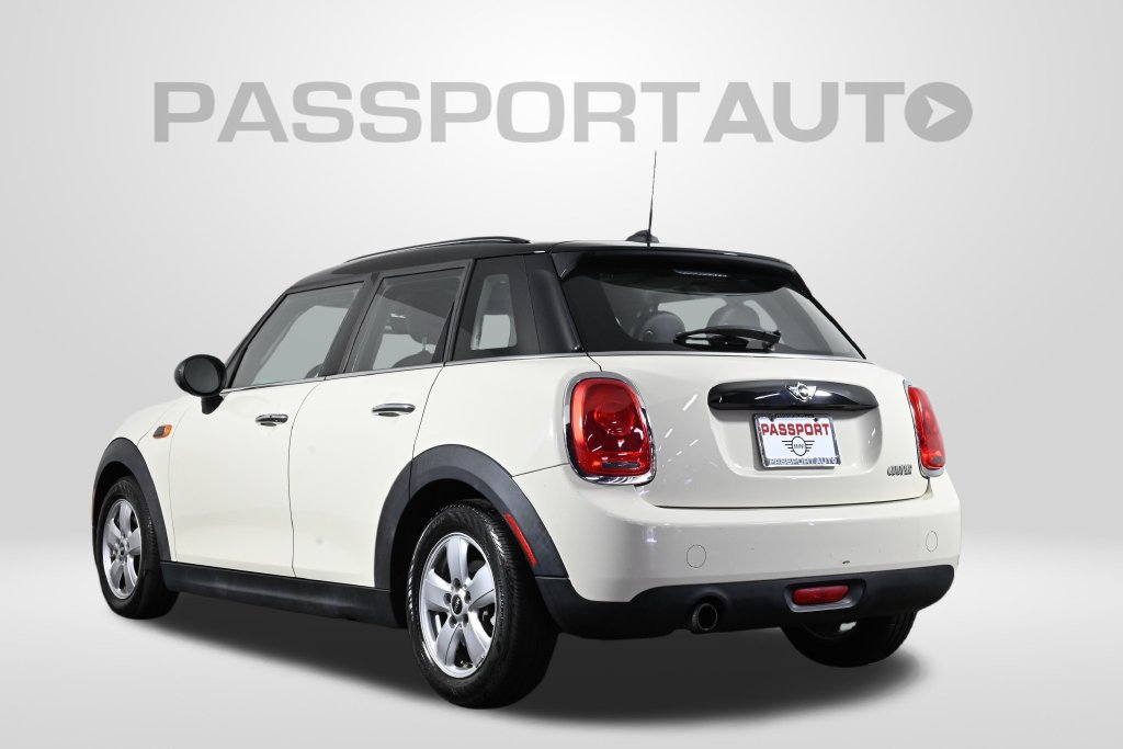 Used 2017 MINI Cooper 4-Door Hardtop FWD image 5