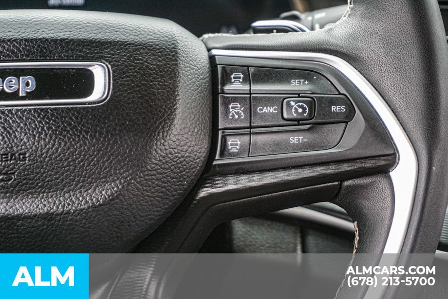 Used 2025 Jeep Grand Cherokee Altitude AWD/4WD image 29