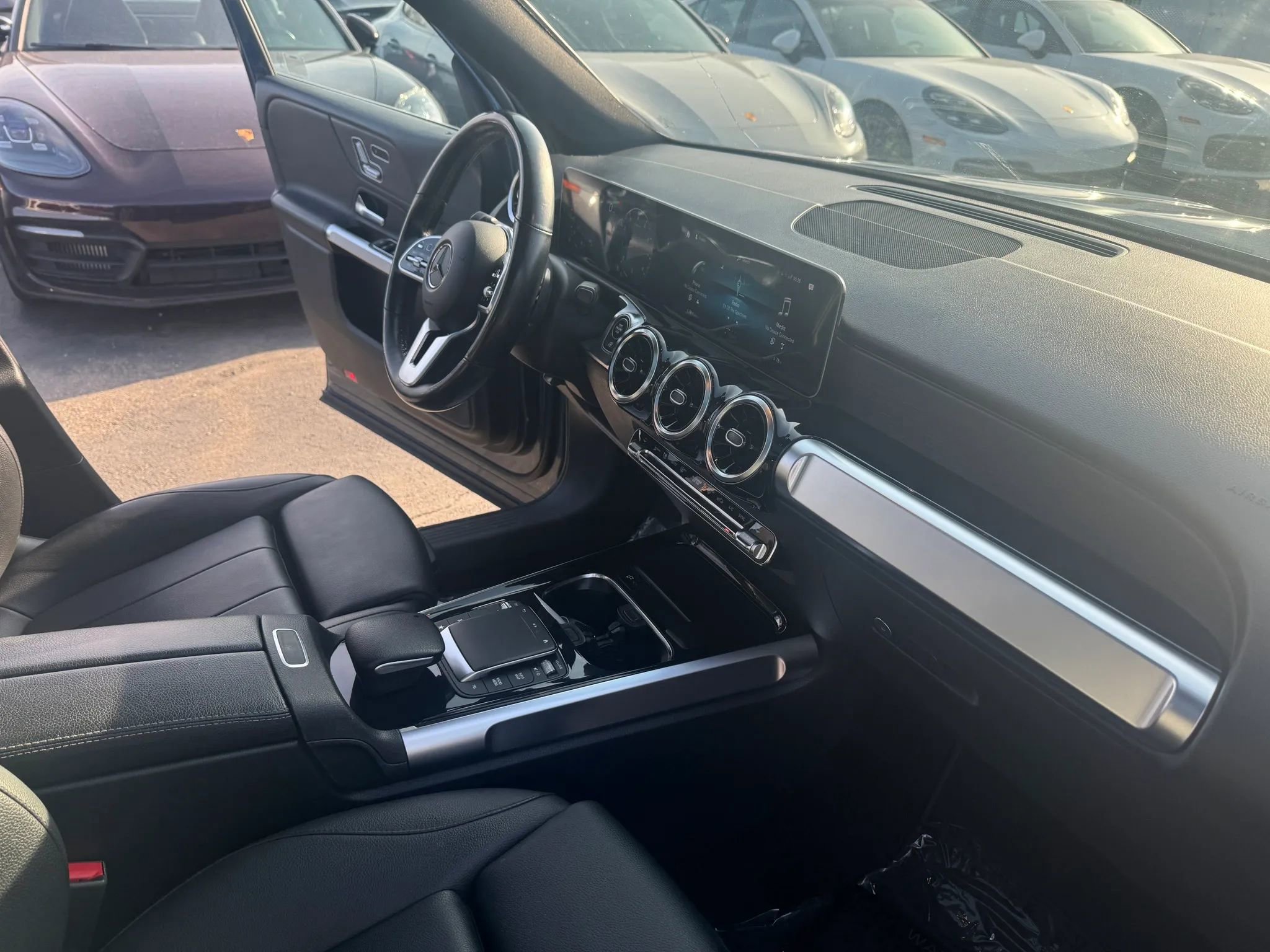 Used 2021 Mercedes-Benz GLB 250 4MATIC w/ Premium Package image 15