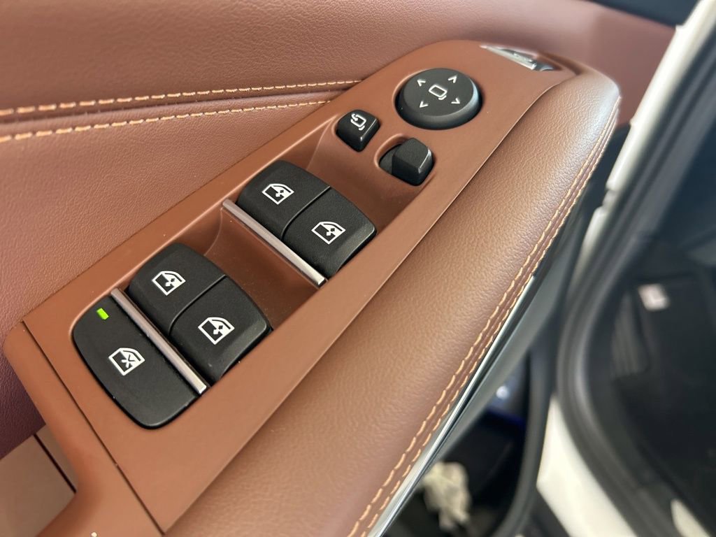 Used 2025 BMW X5 xDrive50e image 50