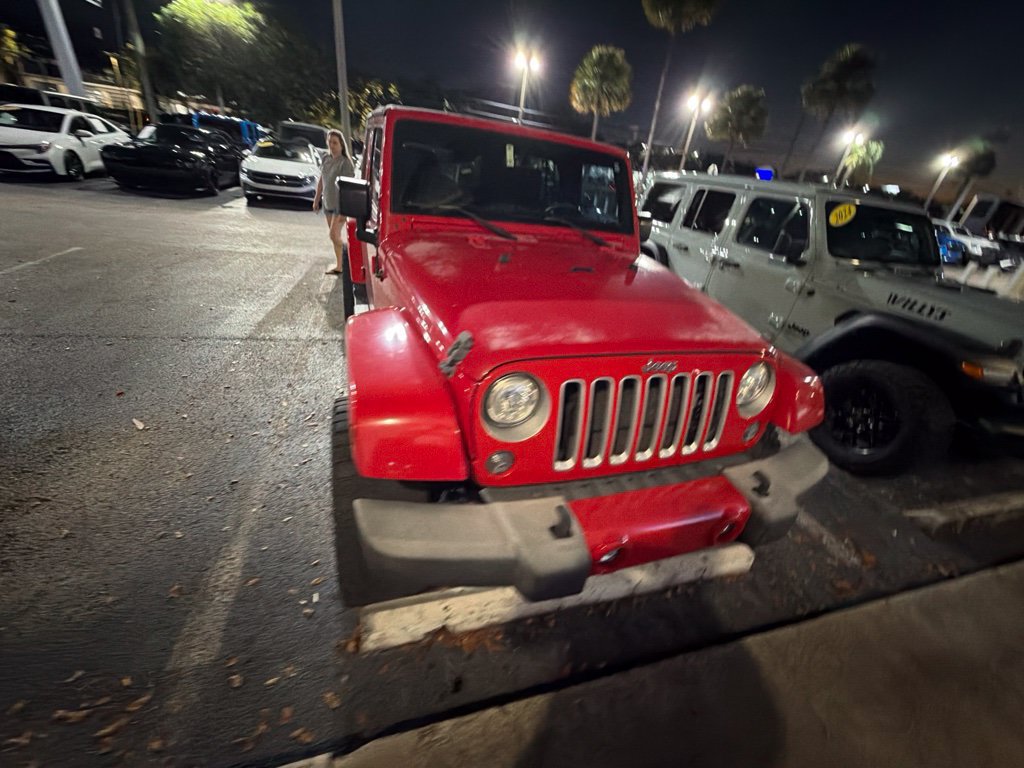 Used 2017 Jeep Wrangler Unlimited Sahara w/ Connectivity Group AWD/4WD image 4