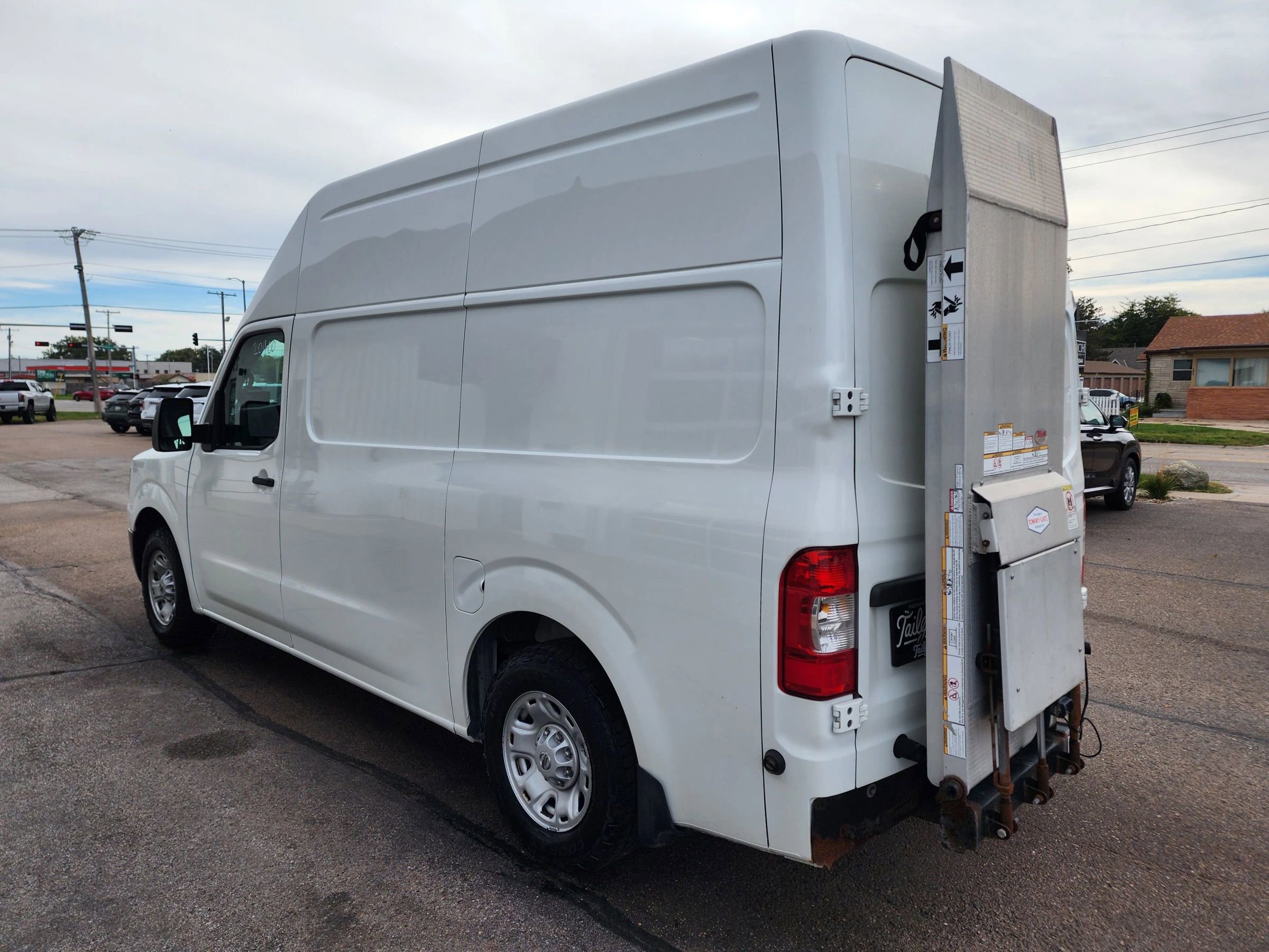 Used 2018 Nissan NV 2500 SV w/ Navigation Package image 5