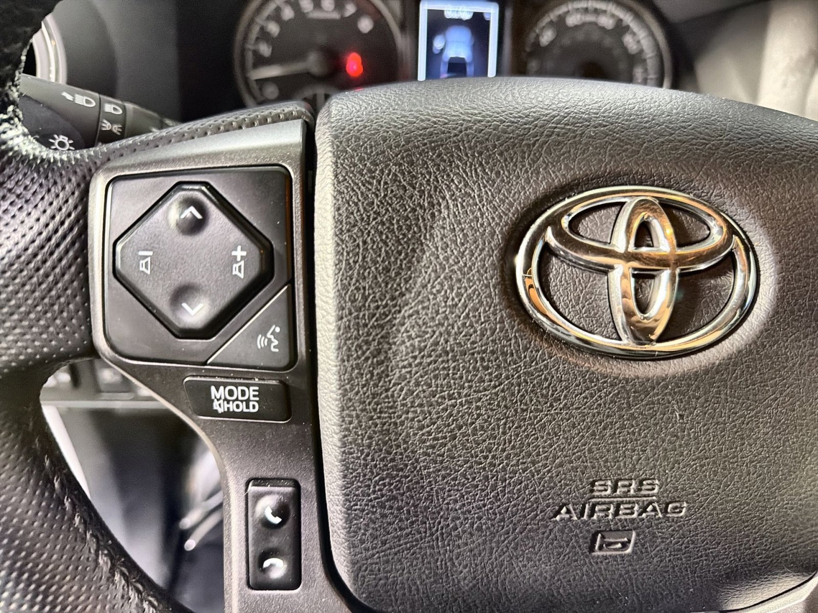 Used 2022 Toyota Tacoma TRD Off-Road AWD/4WD image 36