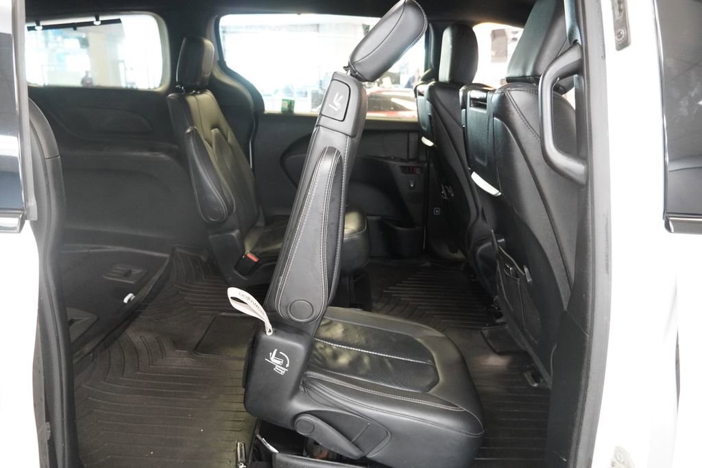 Used 2018 Chrysler Pacifica Touring-L Plus w/ S Appearance Package FWD image 29