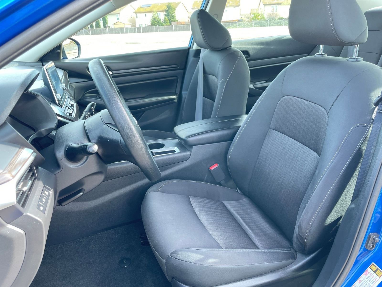 Used 2025 Nissan Altima 2.5 SV FWD image 37