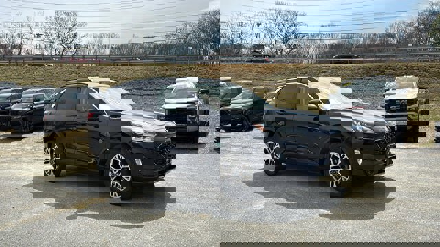 Used 2021 Ford Escape SEL w/ Technology Package image 2