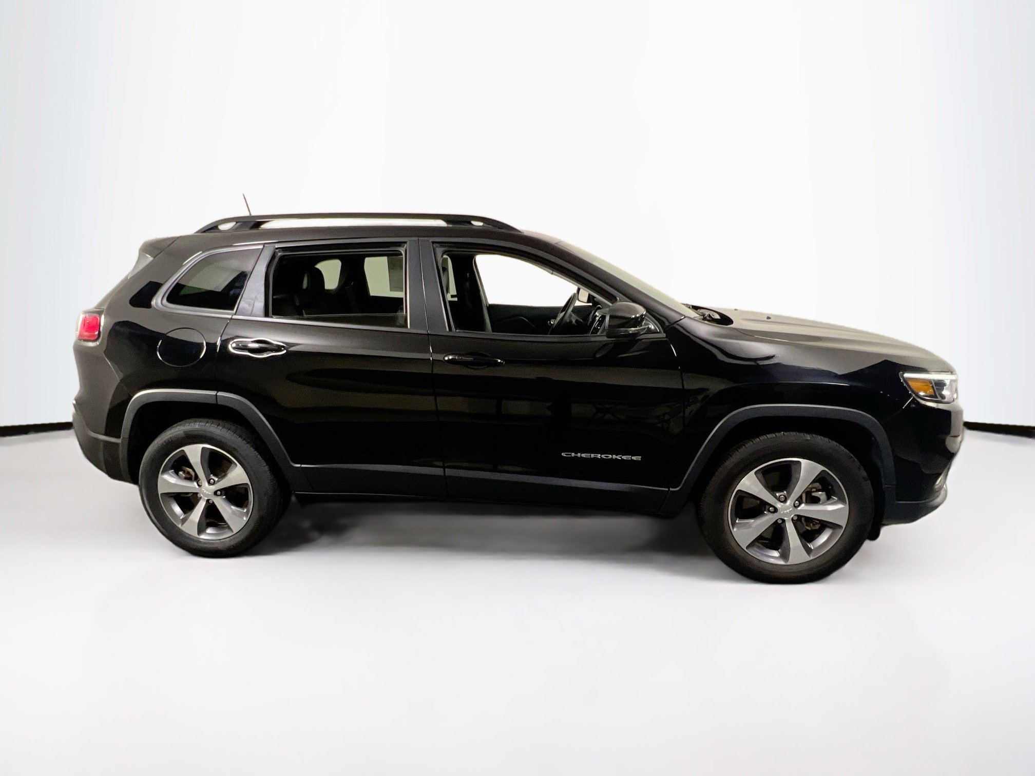 Used 2022 Jeep Cherokee Limited image 4