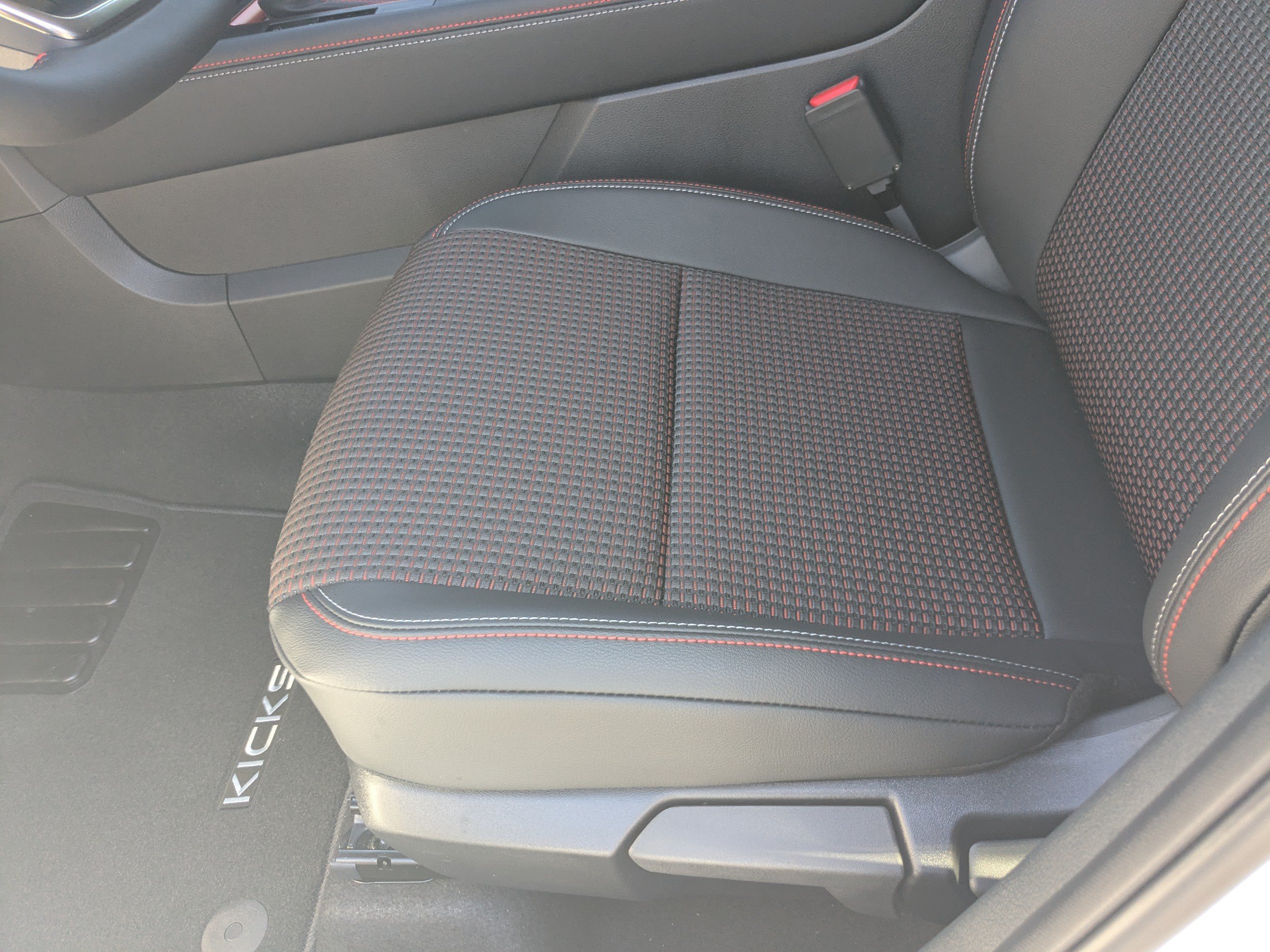 New 2027 Nissan Kicks SR FWD image 21