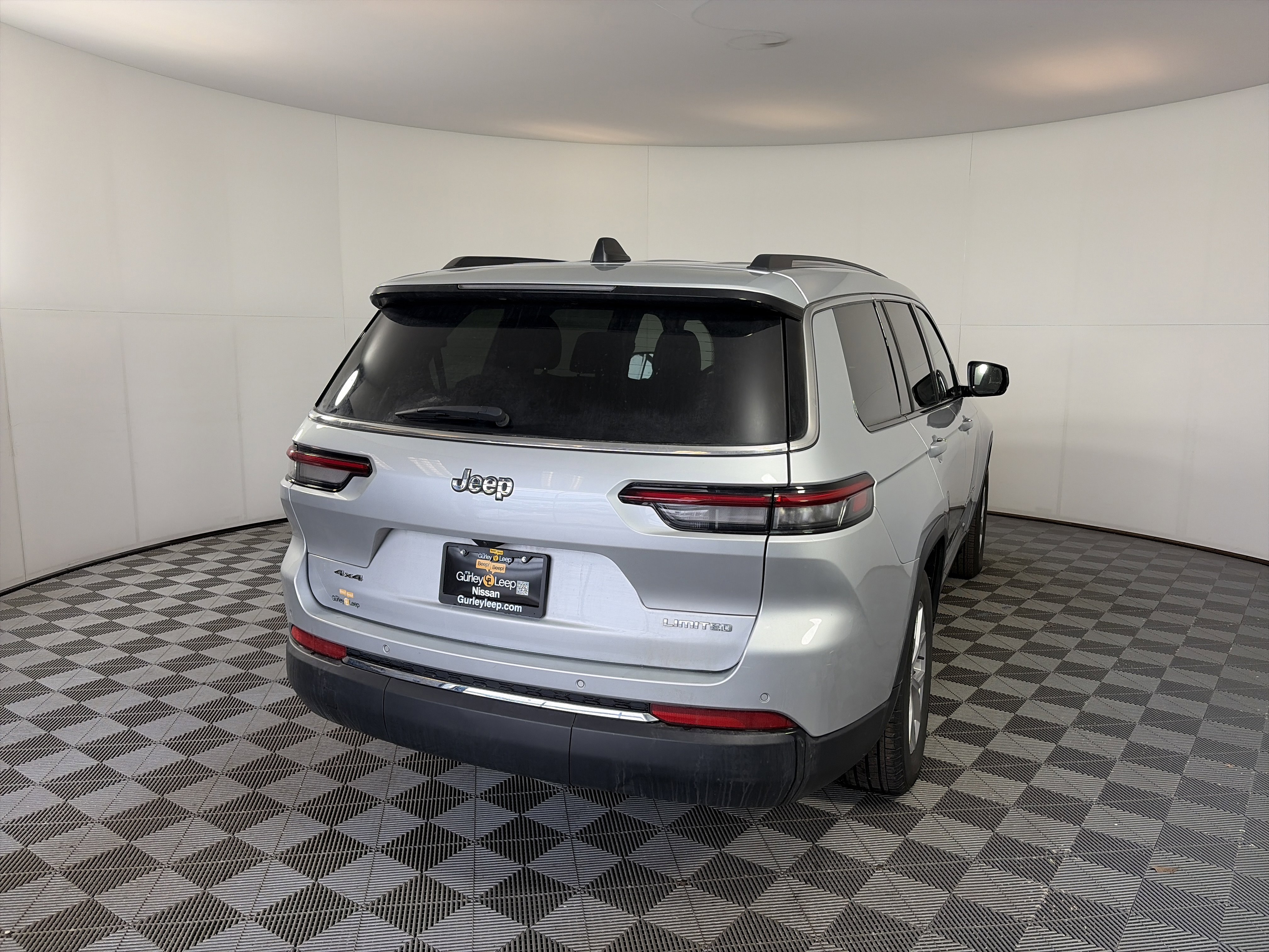 Used 2023 Jeep Grand Cherokee L Limited w/ Trailer Tow Group (B) image 11