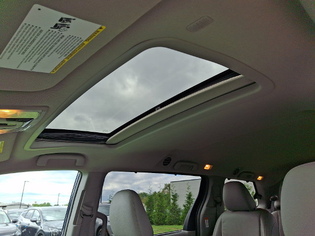 Used 2019 Toyota Sienna XLE w/ Protection Package FWD image 15