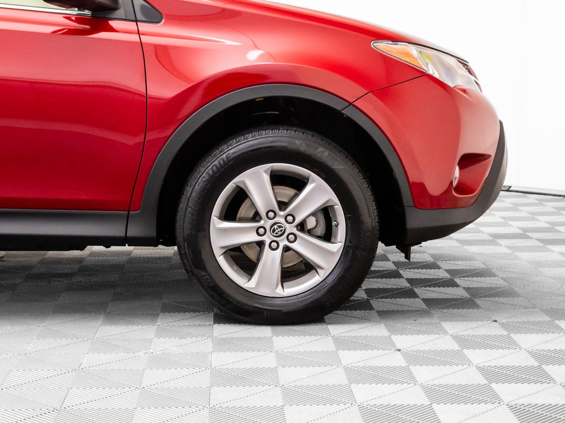 Used 2015 Toyota RAV4 XLE image 32