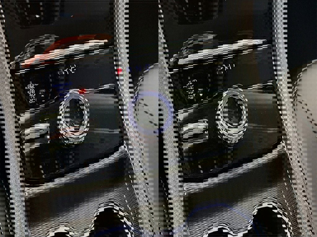 Used 2024 Jeep Grand Cherokee Limited image 11