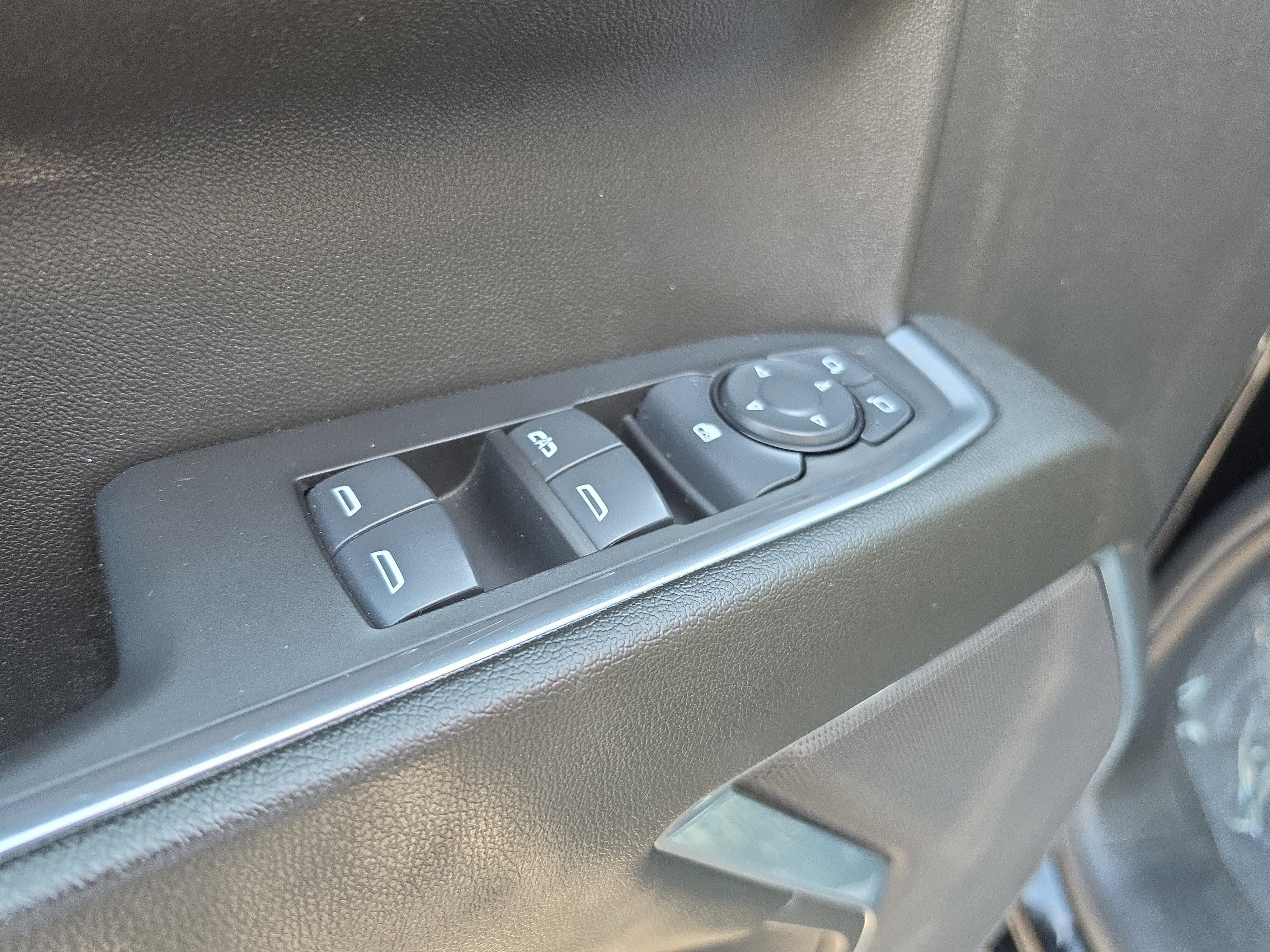 Certified 2025 Chevrolet Silverado 1500 LT RWD image 18