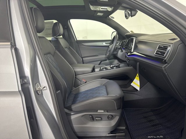 New 2026 Volkswagen Atlas Cross Sport SEL Premium R-Line image 4