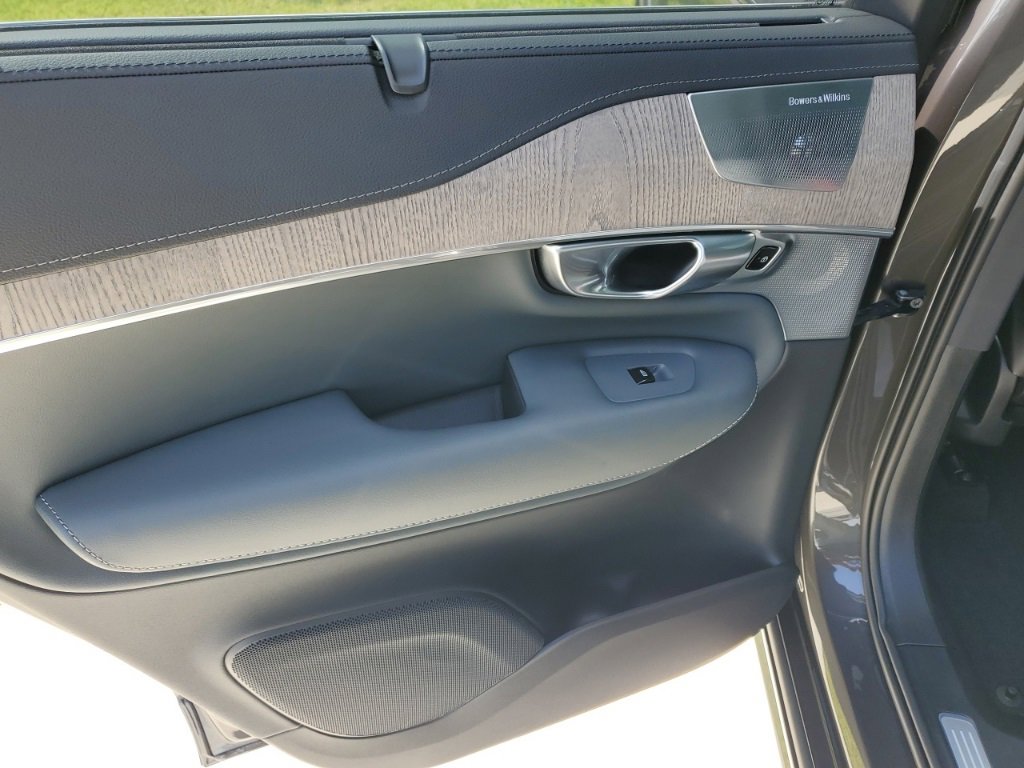 Used 2024 Volvo XC90 B6 Ultimate w/ Protection Package Premier image 9