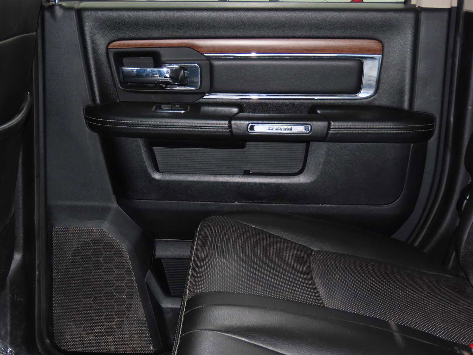 Used 2015 RAM 3500 Laramie w/ Convenience Group image 18