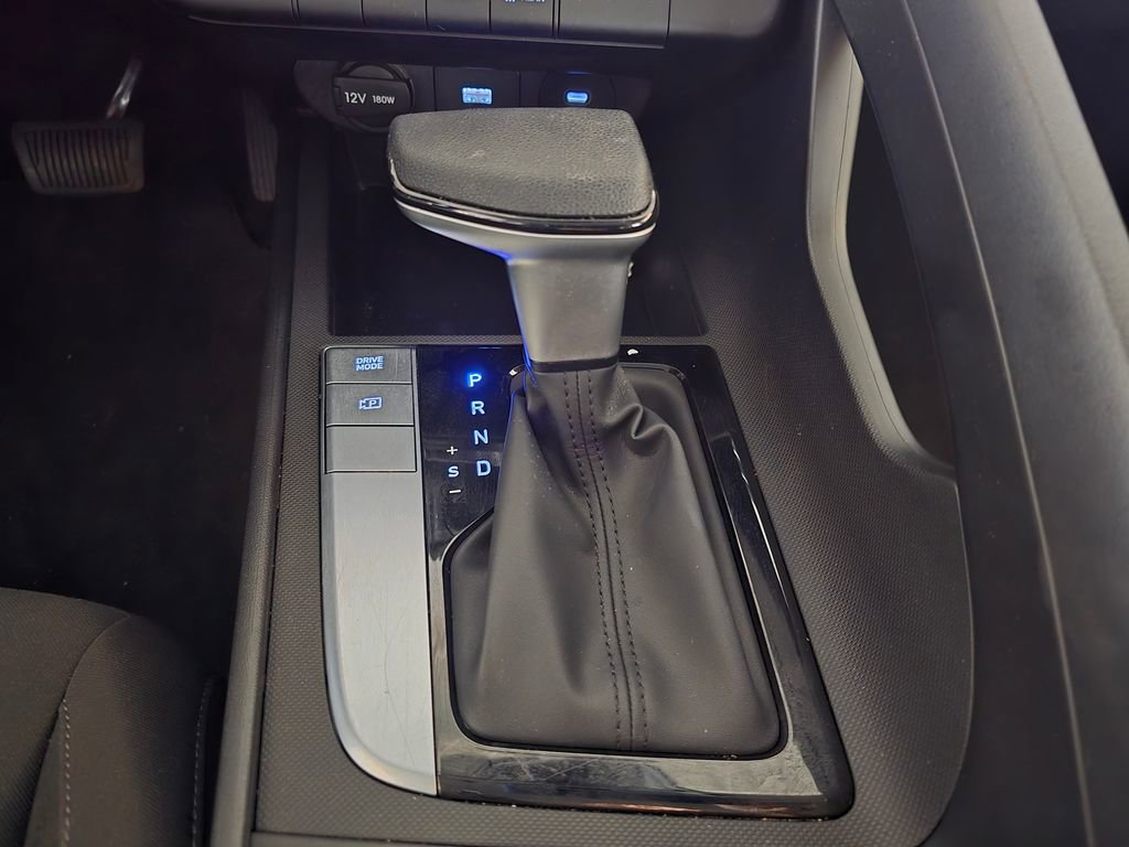 Used 2025 Hyundai Elantra SE FWD image 21